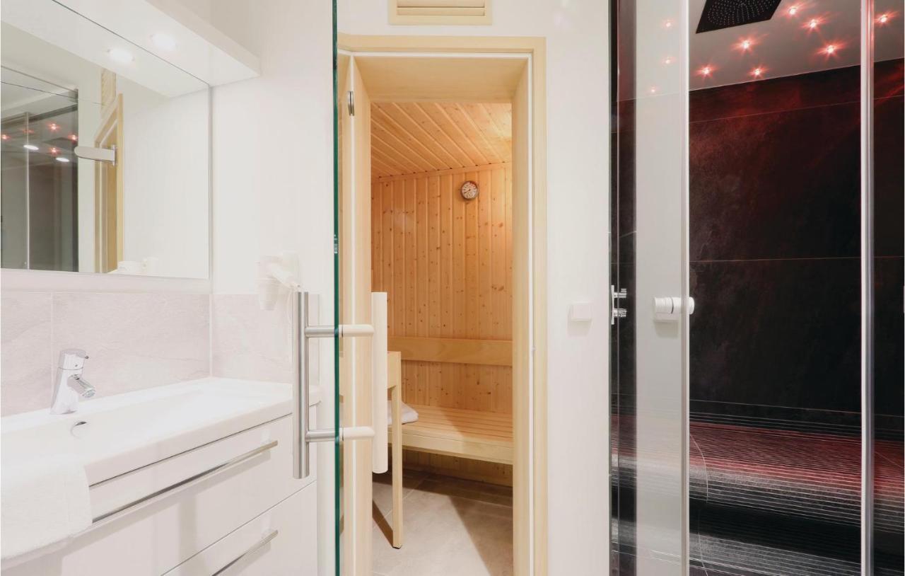 Cozy Apartment In Luebeck Travemuende With Sauna Екстер'єр фото